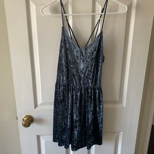 Blue velvet romper size medium. Worn 1x. In great like new condition.